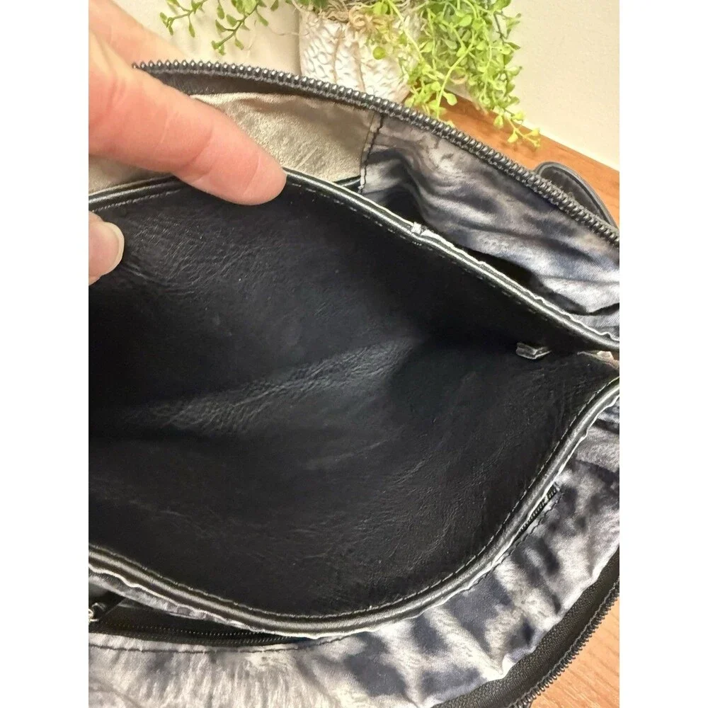 K.carrimBlack Crossbody No Brand Bag good condition Zipper Divider Inside . EUC